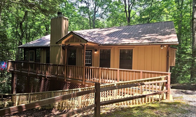 Sautee Nacoochee Cabin | Brandywine Cabin - Screened Porch and Great Privacy