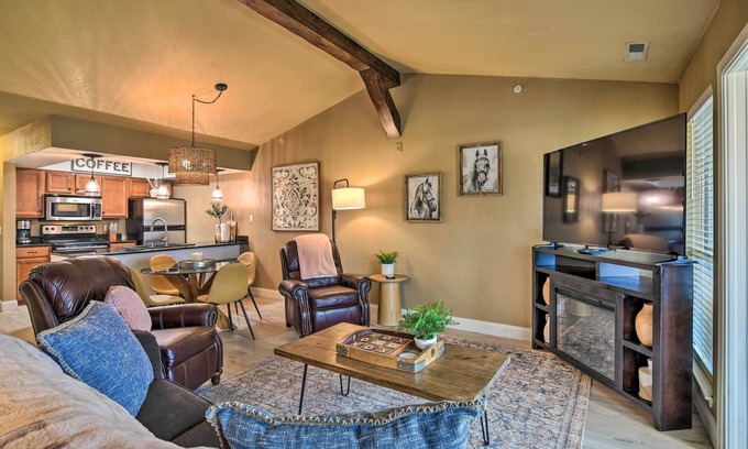 Branson Condo | Branson Condo w/Pool & Golf Course Views!
