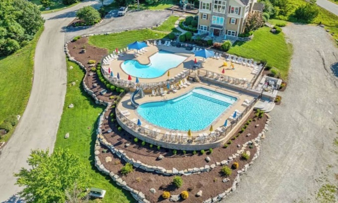 Hollister House | Branson Retreat Lodge – Hot Tub, Pools & Game Room