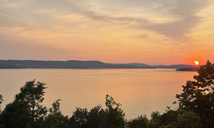 Hollister Condo | Branson's Greatest Lake Front Condo at Emerald Pointe, 2bd, 2BA on 3rd Floor