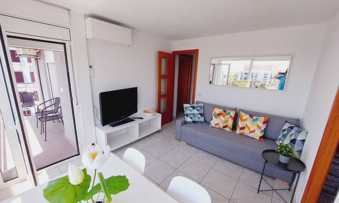 Blanes Apartment | Bravaholidays-112-Sea views and pool. 1st line beach, Wifi and Air Conditioning.