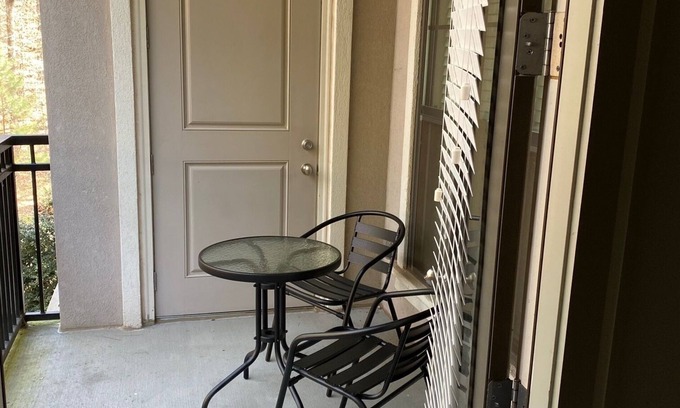 Hiram Apartment | Braves Stadium I mile away! family sized condo with private deck,