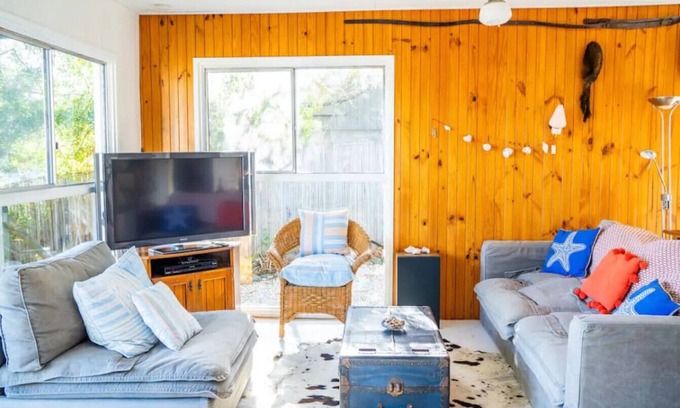 Breamlea House | BRE001 · Blissful Blue: Charming Beach Shack in Breamlea