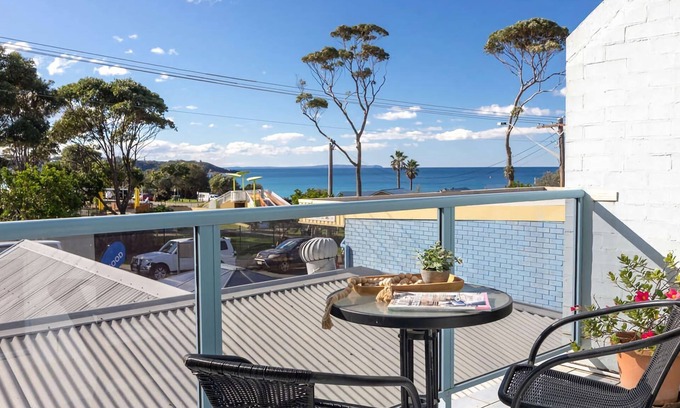 Mollymook Apartment | Breakers 2 - Beautiful bright apartment 50m to the sand