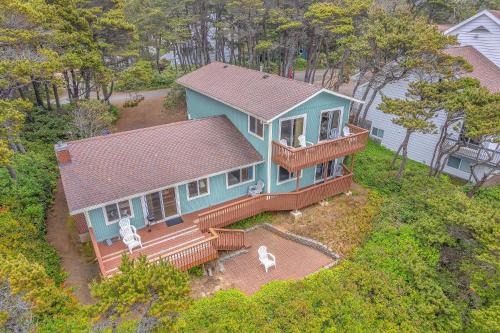 Lincoln Beach House | Breaking Waves Retreat