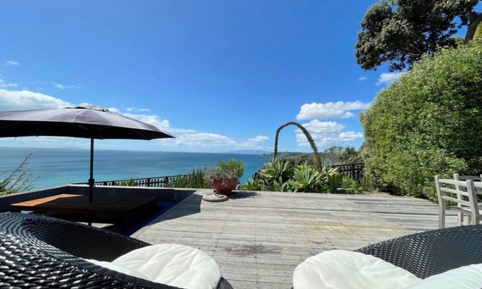 Onetangi House | Breath taking sea views