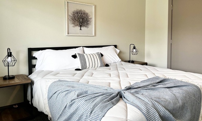 Downtown Des Moines Apartment | ✧Breathtaking 1BD Apt + Gym | Downtown Des Moines✧