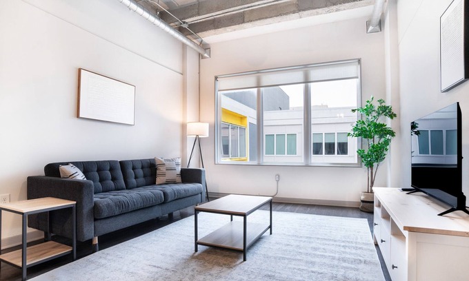 SoNo Apartment | Breathtaking 2 Bed apartment located in SoNo neighborhood