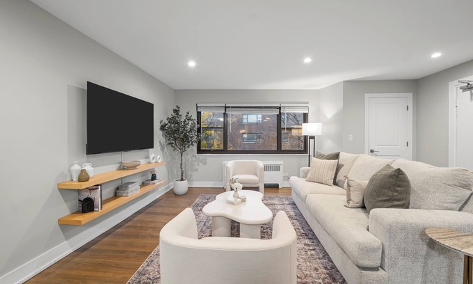 Evanston Apartment | Breathtaking 2BR Near Lake Michigan in Evanston