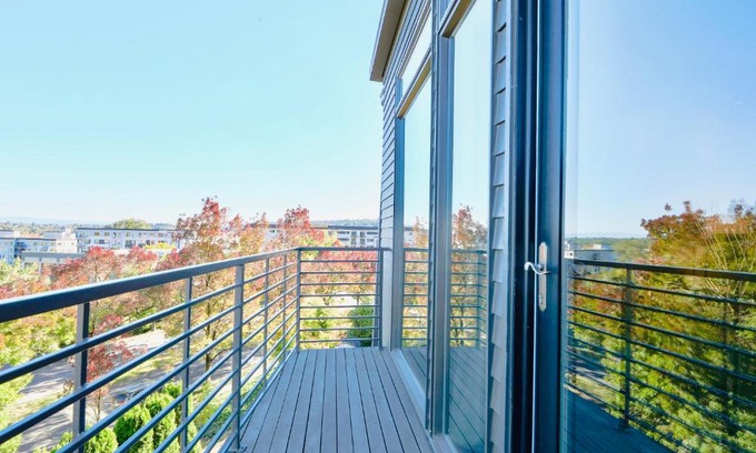 Corbett - Terwilliger - Lair Hill House | Breathtaking 3-Bedroom Getaway in the Heart of Portland