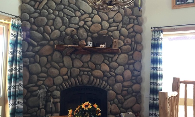 Buena Vista Cabin | Breathtaking 360 Views Of The Collegiate Peaks GORGEOUS Loft +New gourmet Range