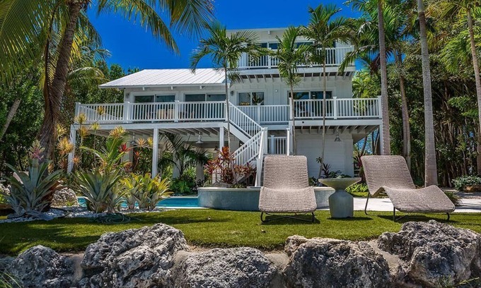 Venetian Shores House | Breathtaking Bayfront Retreat in Venetian Shores