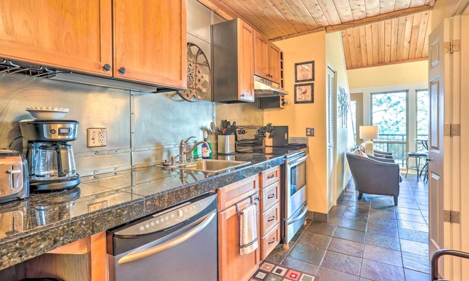 Bend Condo | Breathtaking Bend Condo w/Resort Amenities!