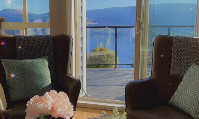 Central Okanagan House | BREATHTAKING LAKE AND MOUNTAIN VIEWS! COME STAY!