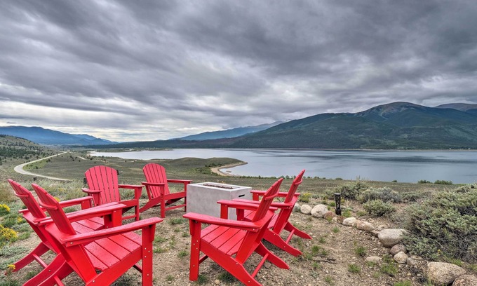 Twin Lakes House | Breathtaking Lake-View Retreat w/On-Site Hiking!