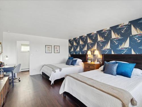 Petoskey House | BreathTaking LakeViews DTPetoskey Work Desk