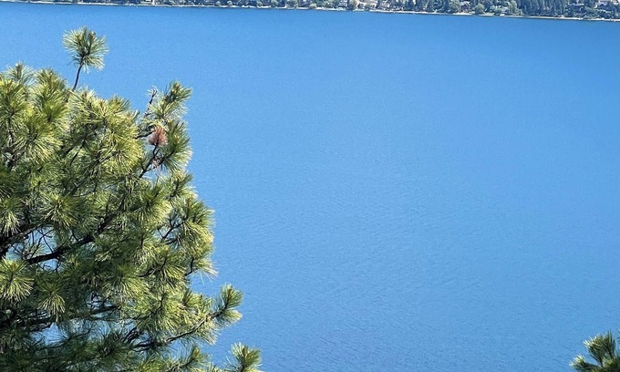 Central Okanagan House | Breathtaking Panoramic Lake Views - Pools & Hot Tubs - Best Location at La Casa!