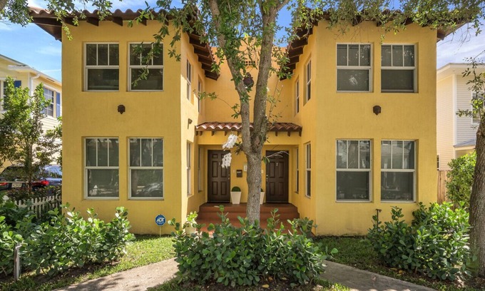 Grandview Heights House | Breathtaking Residence in Rosemary Square WPB