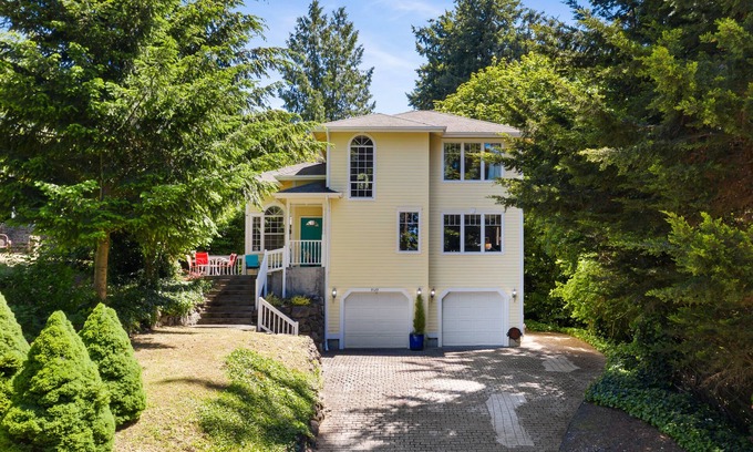 Lakewood House | Breathtaking Sunsets @ 4BR Sunny Days Lakehouse