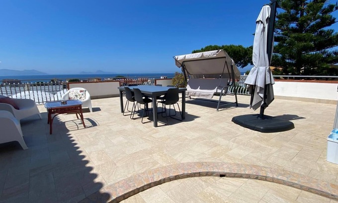 Torre del Greco House | Breathtaking views of Capri, Sorrento and Naples await you. Great location