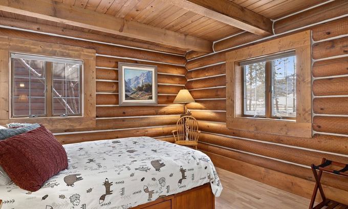 Red Lodge Cabin | Breathtaking views of Red Lodge Mountain Grizzly Peak Cabin.