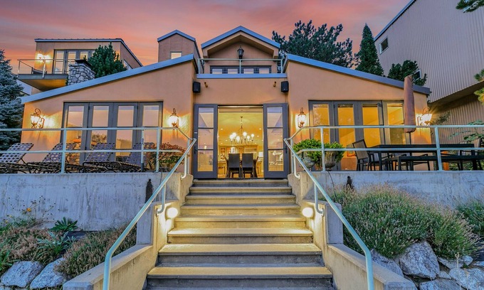 Manson House | Breathtaking Views Private Dock Sleeps 6