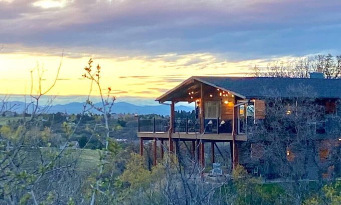 Castle Rock House | Breathtaking Views in Castle Pines North