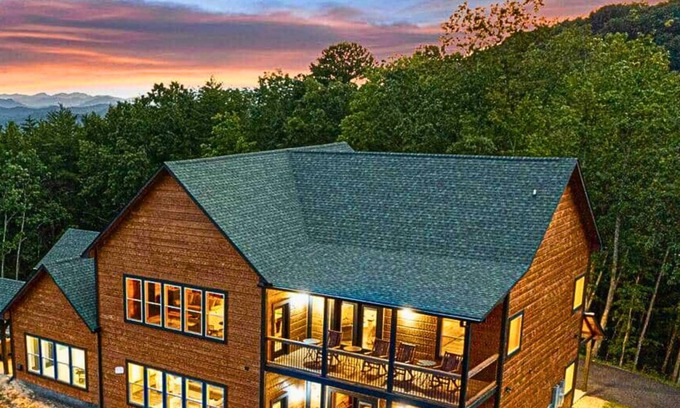Sevierville House | Breathtaking Views, 4 King BDs, Heated Indoor Pool