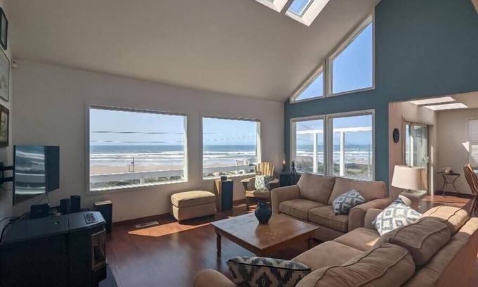 Florence House | Breathtaking Views Virtually Beach Front - Poseidon's Paradise
