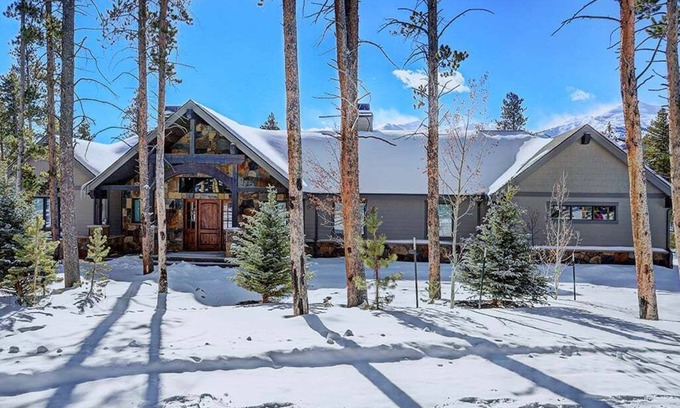 The Highlands House | Breck Escape: Spacious 6-Bedroom Mountain Retreat in Breckenridge with Stunning Views!
