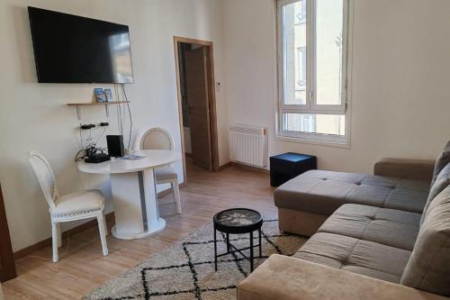 Le Port Apartment | Breeze Side Studio