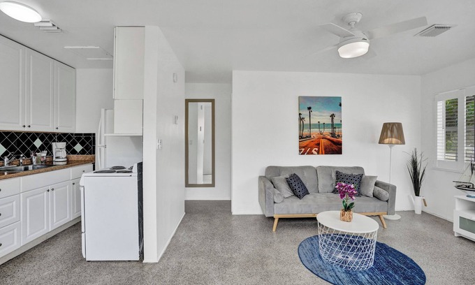 Lauderdale-by-the-Sea Apartment | Breezy 1 Bed 1 Bath Apt Minutes to the Sea, Pool