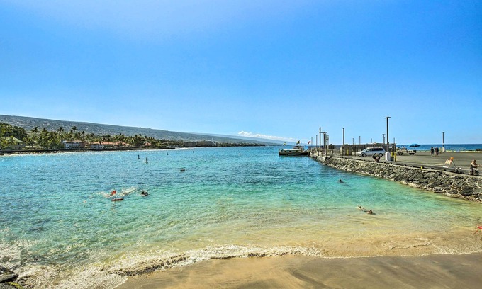 Historic Kailua Village Apartment | Breezy Condo w/Screened Lanai in Kailua-kona!