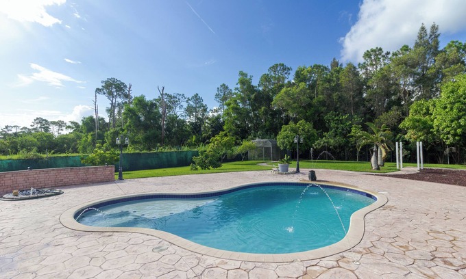 Hunt Club House | Breezy Getaway with Pool Jacuzzi BBQ King Beds