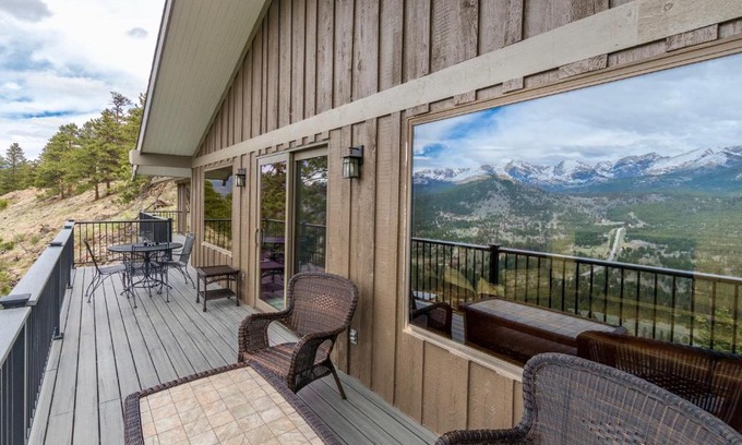 Windcliff Estates House | Breiding Upper Condominium 2 Bedroom condo