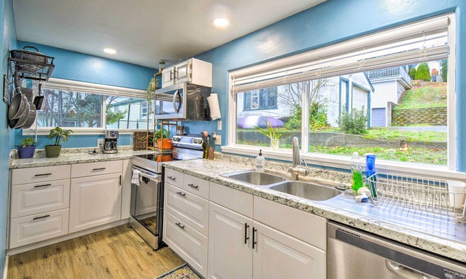 West Hills Apartment | Bremerton Apt ~ 2 Mi to Boardwalk & Breweries