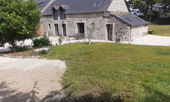 Planguenoual House | Breton stone house with garden - Calm & sea 1 km away