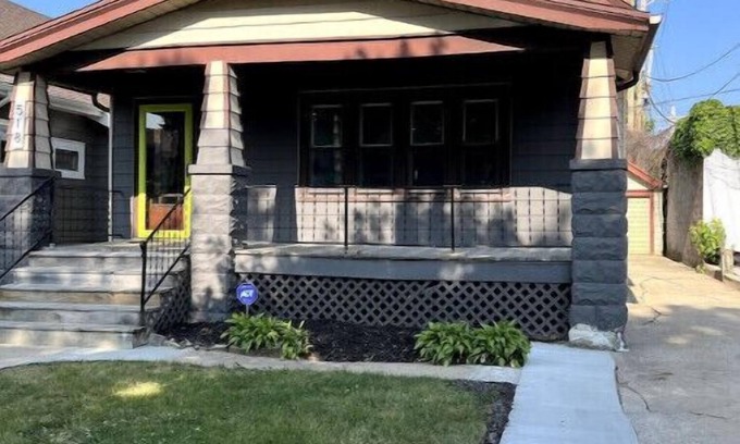Milwaukee House | Brew City Boho - Milwaukee Story Hill/Brewersn