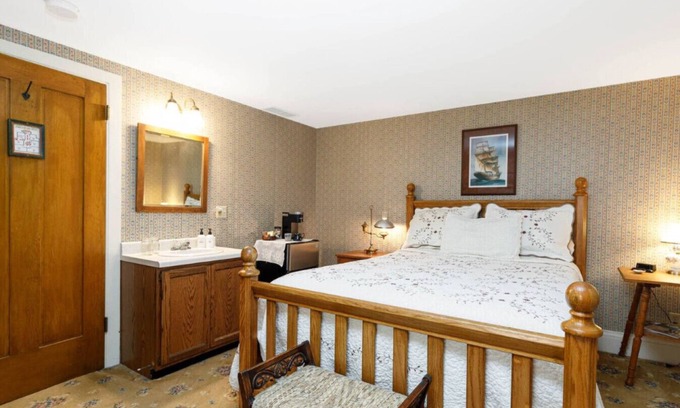 Galena Condo | Briarstone Inn | Historic 7-Room Inn w/Private Baths | Walk to Downtown Galena
