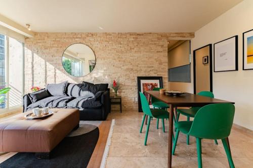 Reforma House | Brick apartment two blocks from plaza Rio de Janeiro Roma