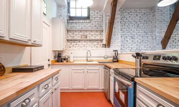 Sylvan Hills House | Brick & Beam Studio - Minutes away from Atlanta!