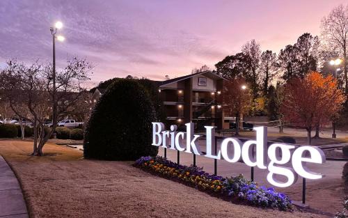 Norcross Hotel | Brick Lodge Atlanta/Norcross