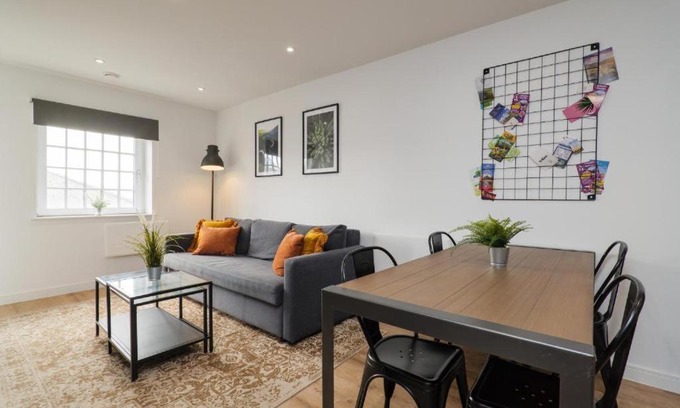 Heath Apartment | Brickworks Apartment in the City Centre - CF10 5EG