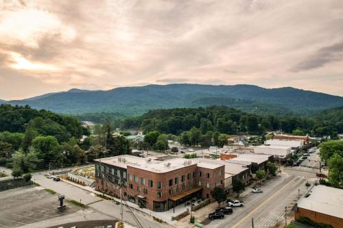 Clayton Hotel | Bridge Creek Inn