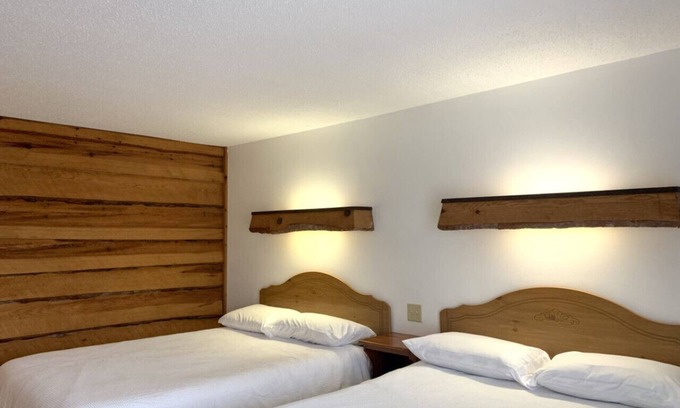 Tomahawk Cabin | Bridge Inn Rm107 Pet Friendly 2 Queens River View