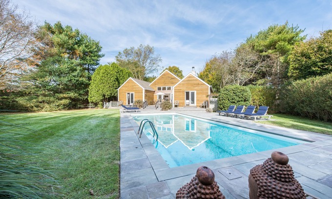 Bridgehampton House | Bridge South Village Gem. Newly Reno'd. Private. Location, Location, Location!