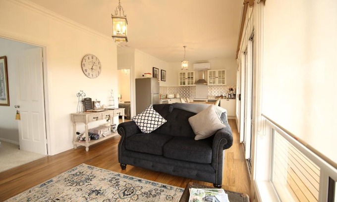 Richmond Villa | Bridgecroft Villa - French Provincial in Richmond with spa