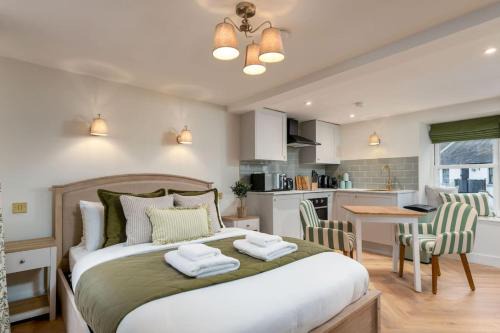 Dunblane House | Bridgend Studio - Near Free Parking