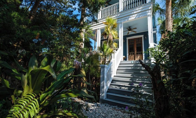 Cedar Key House | Bridges Cottage - Vintage in Heart of Cedar Key!