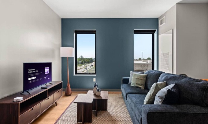 Cleveland Apartment | Bright 1BDR | Cleveland Clinic | Free Garage